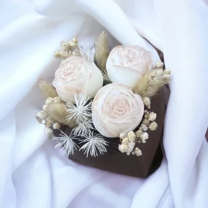 BOUQUET DE FLEURS EN FONDANTS PARFUMES VASE CARRE MARRON