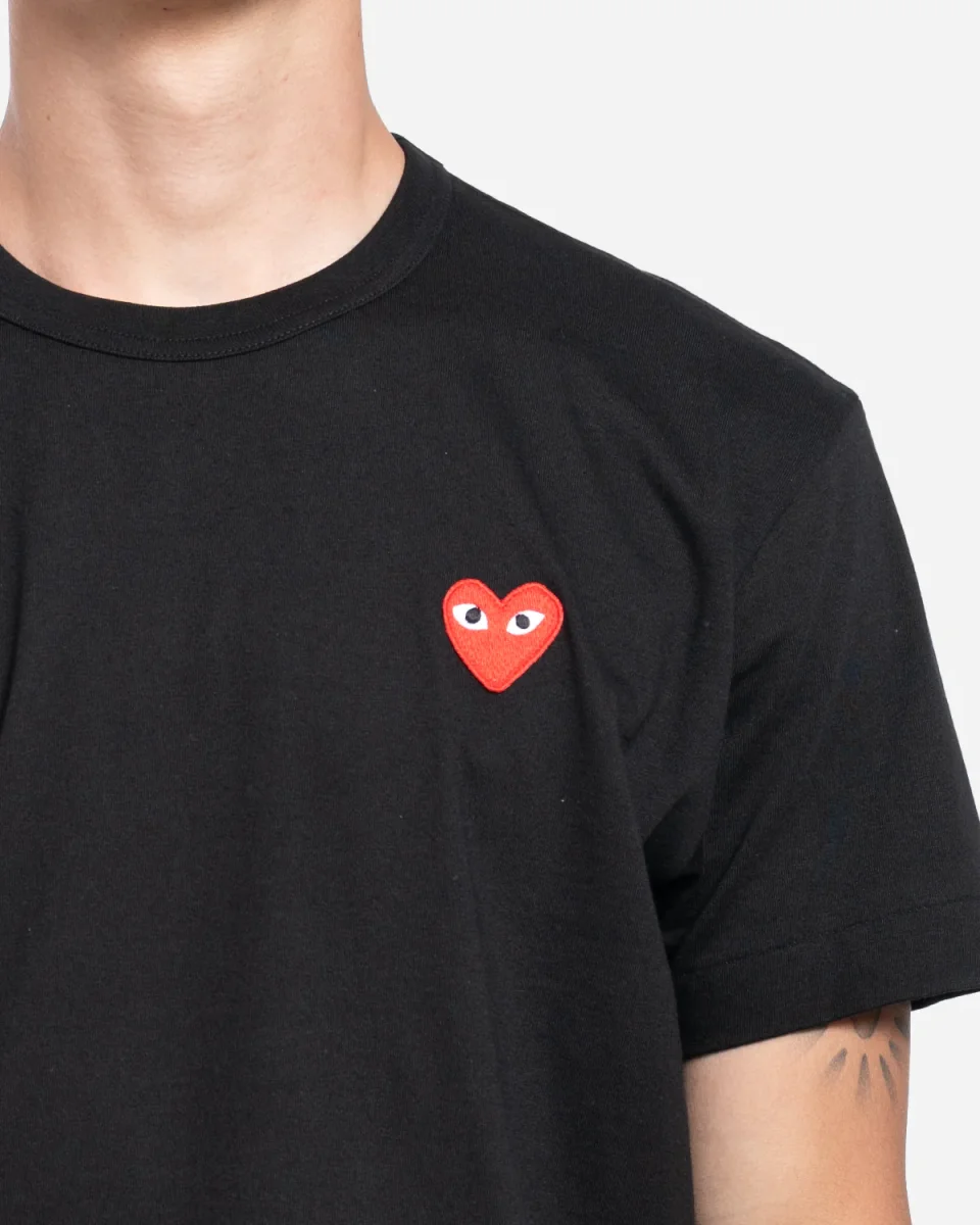 T-Shirt Play Classic Heart Emblem – Image 3