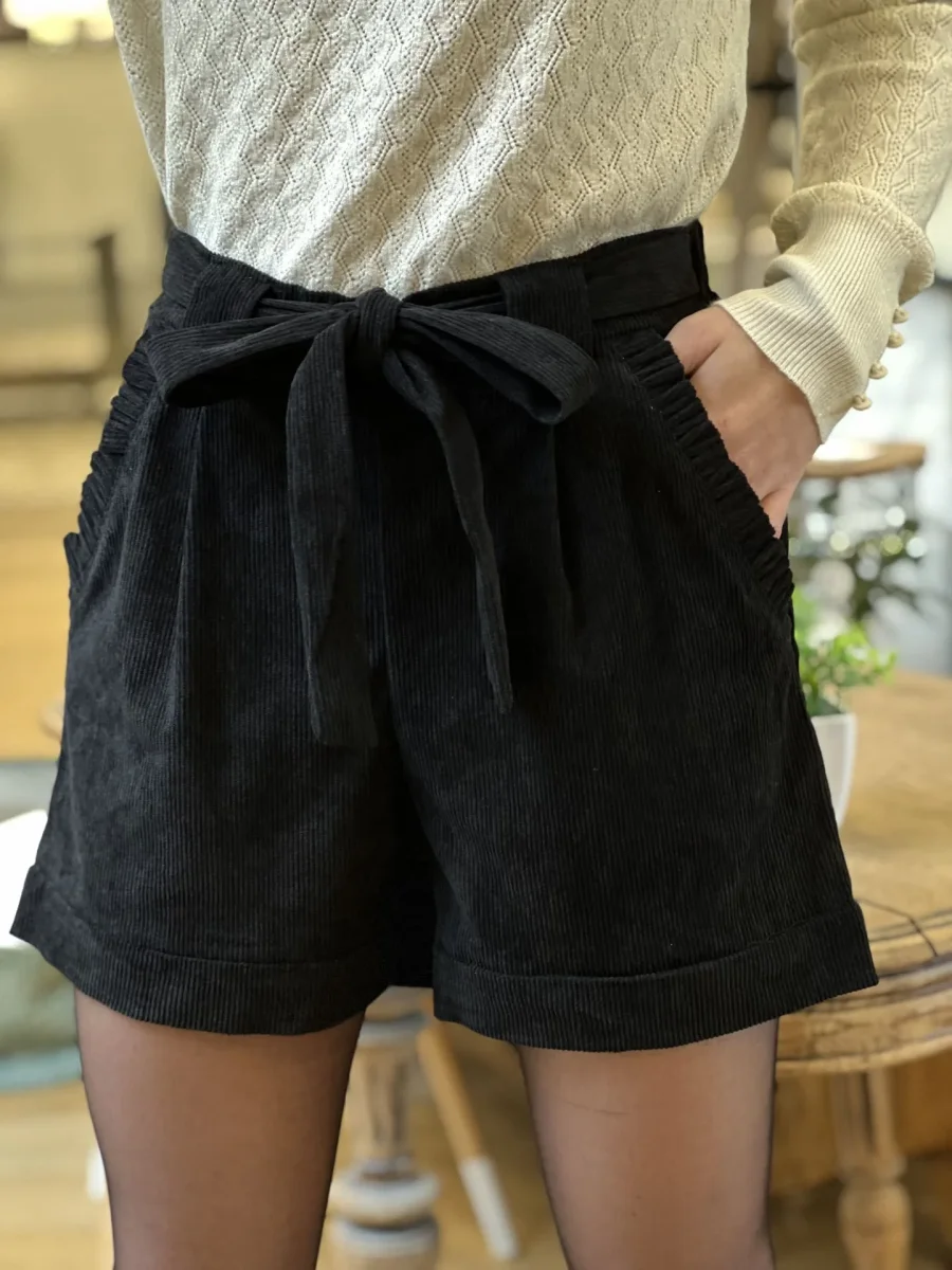 Short Jeanne – Image 2