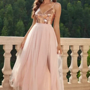 Robe longue en tulle et sequins