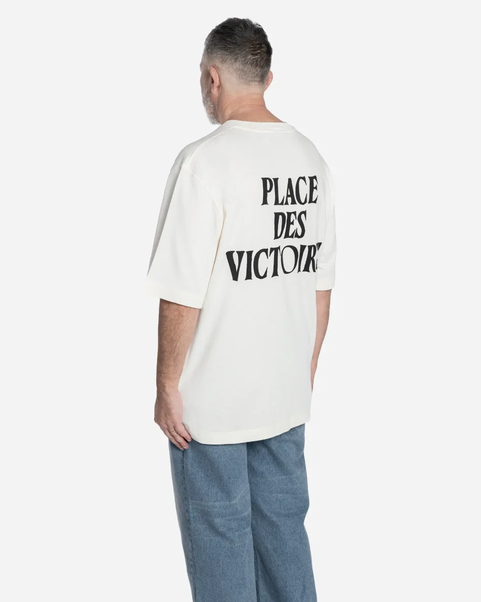 T-shirt Blanc Imprimé Place Des Victoires – Image 5